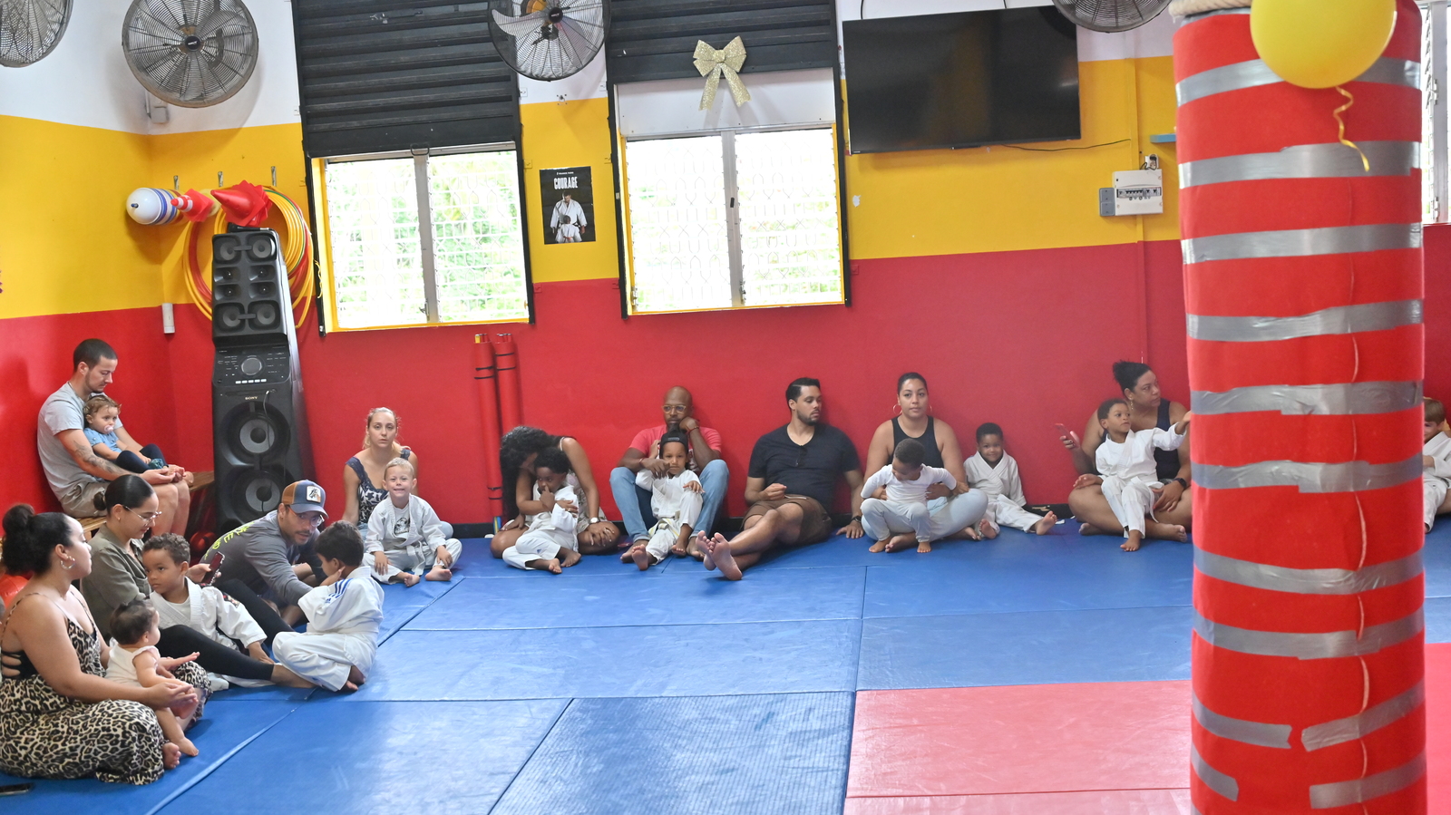 REMISE DES TROPHEES ET DES CEINTURES GPE DE 09H