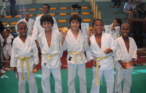 Nos nouvelles ceintures Orange et Jaune:
Hylan, Rabah, Samy, Ludovic et Frédérique